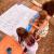 Kinder malen Transparent zu Seenotrettung und gegen Frontex